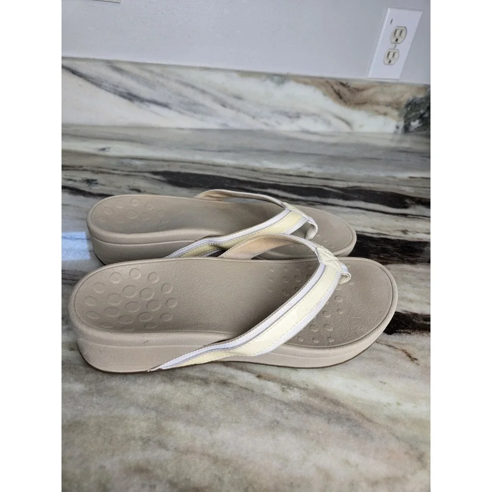Vionic‎ High Tide Slip on Thong Wedge Sandal Flip Flop Beige  9 Orthopaedic